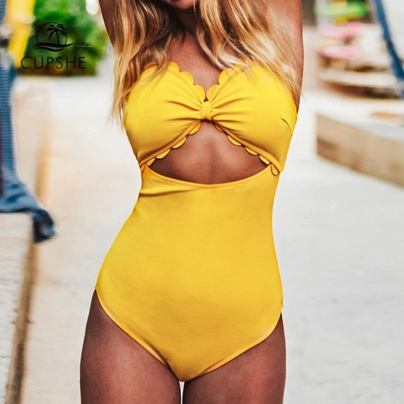 Cupshe cutout one piece size Medium